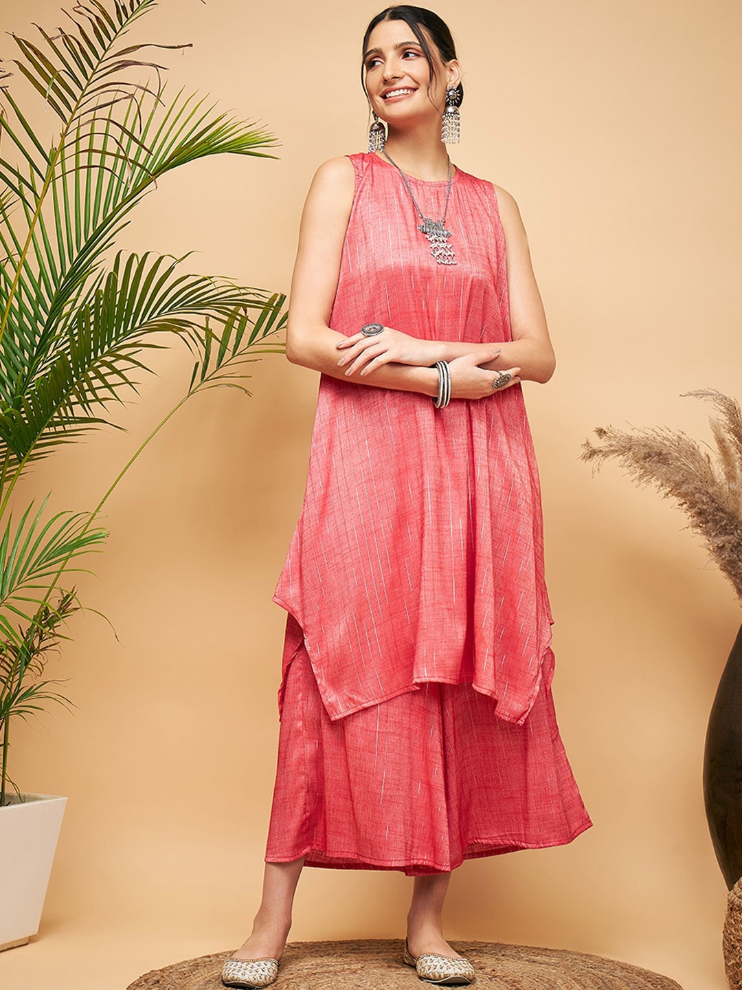 

InWeave Checked Sleeveless Asymmetric Hem Kurta, Red