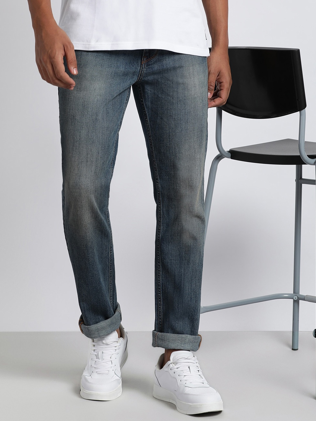 

Lee Men Blue Slim Fit Clean Look Heavy Fade Stretchable Jeans