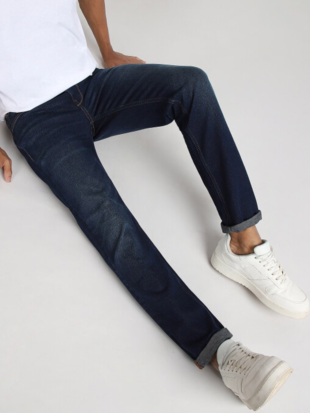 

Lee Men Bruce Slim Fit Clean Look Light Fade Mid-Rise Jeans, Blue