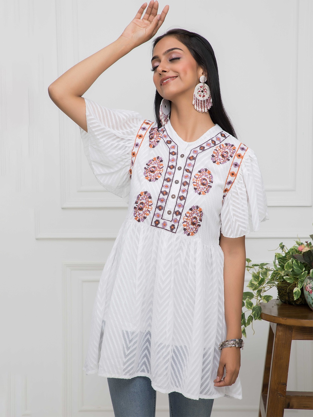 

Sangria Ethnic Motifs Embroidered V Neck Tunic, White