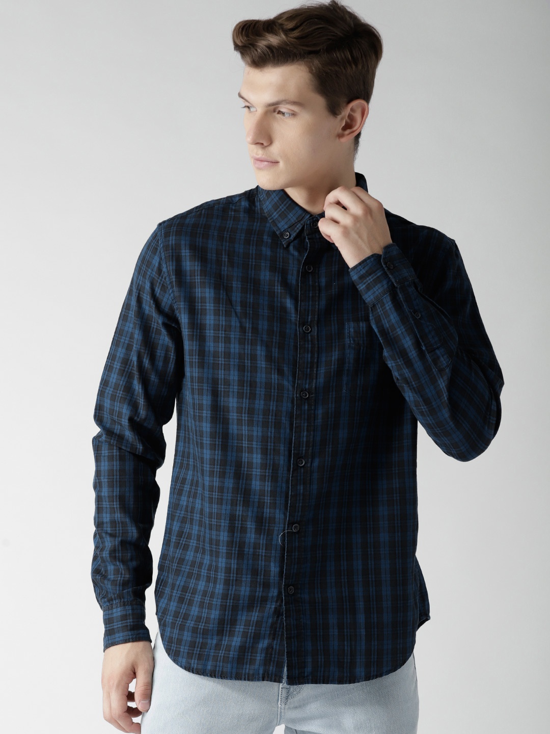 

Aeropostale Men Blue & Black Checked Casual Shirt