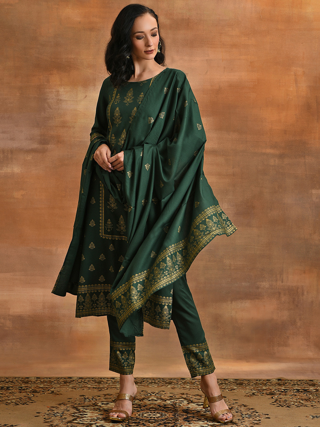 

AKS Ethnic Motifs Printed Round Neck Kurta & Trousers With Dupatta, Green