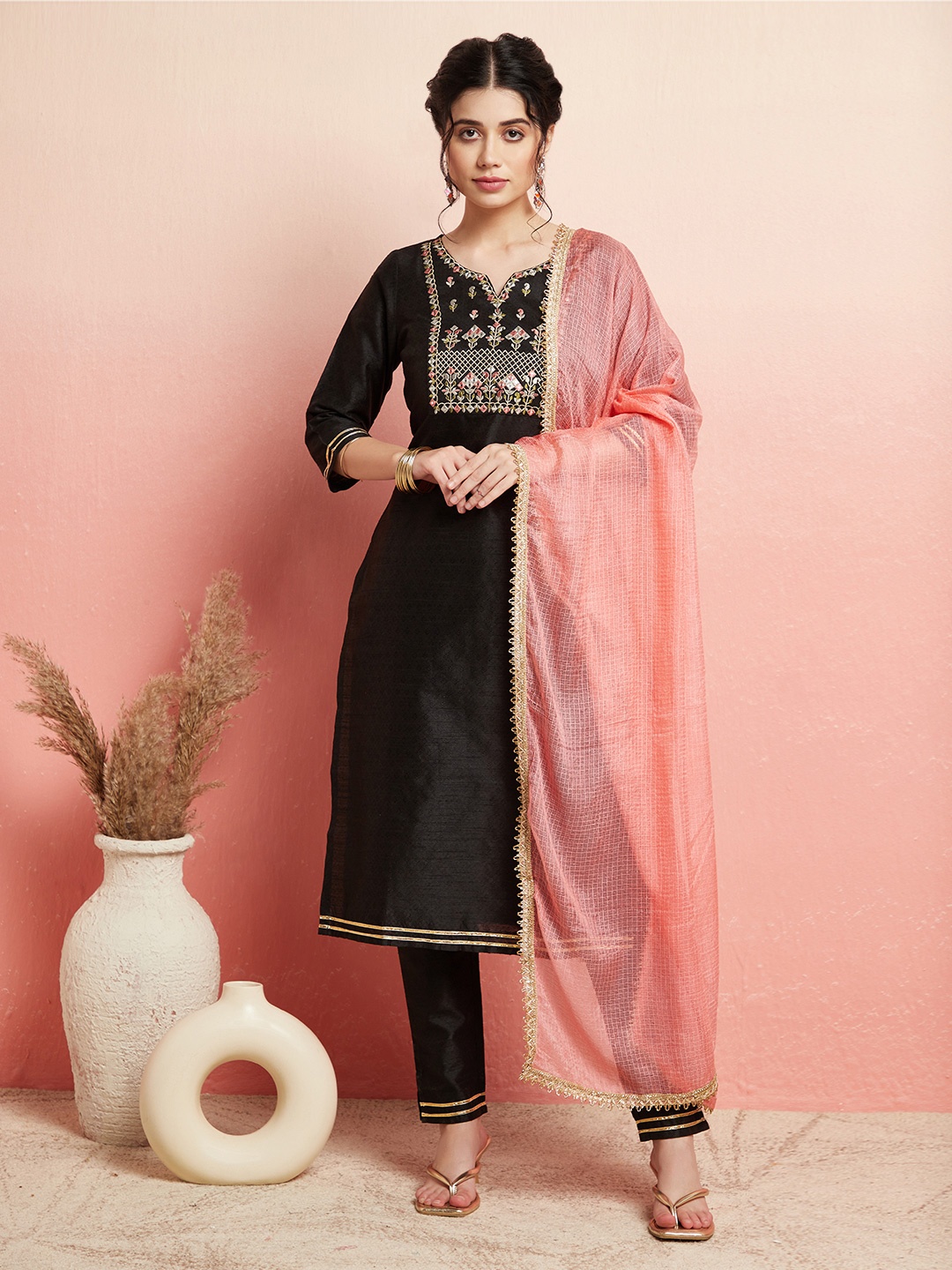 

AKS Floral Embroidered Regular Gotta Patti Kurta With Trousers & Dupatta, Black