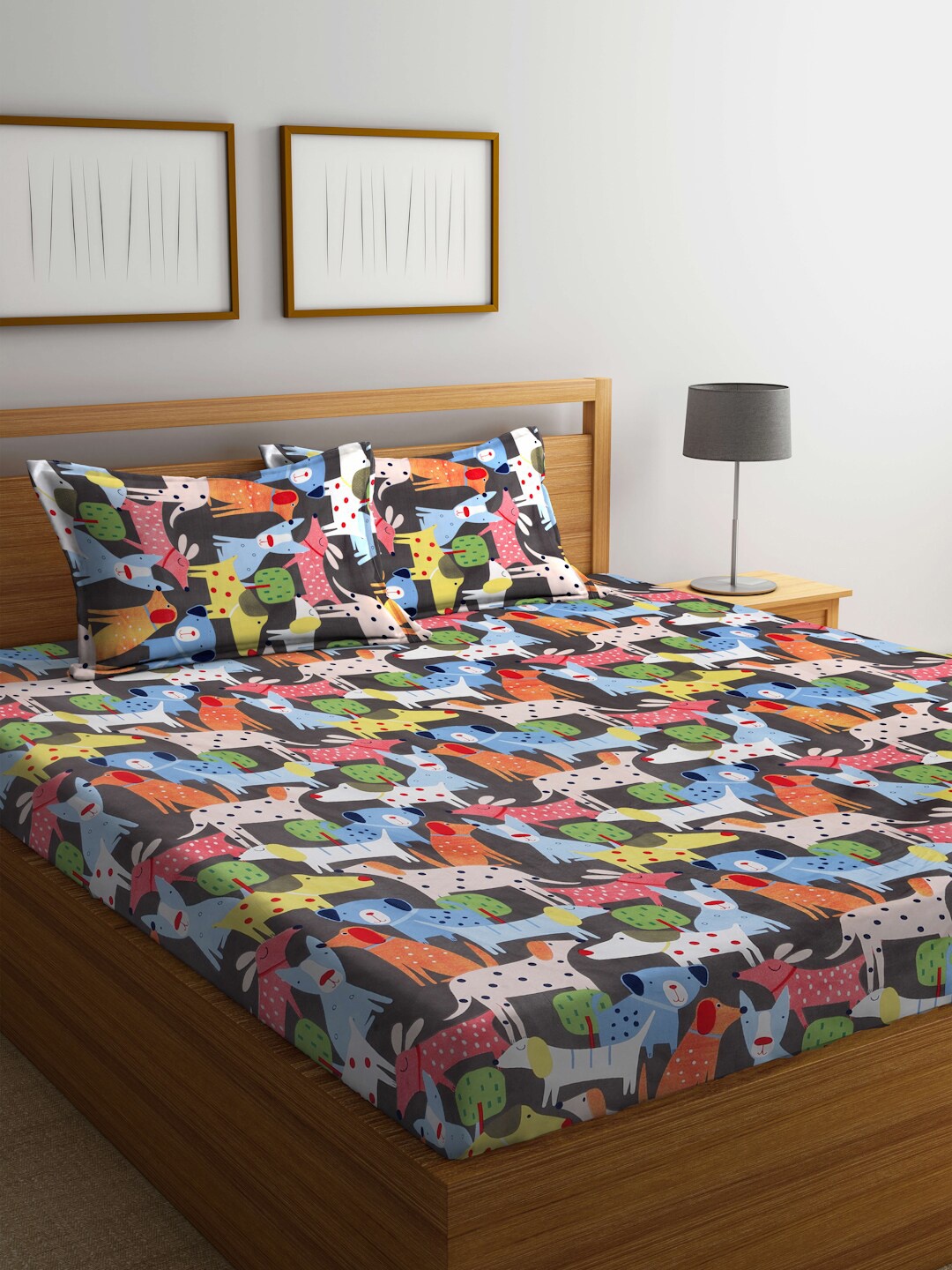 

KLOTTHE Black & Red Printed 300 TC Double Bedsheet With 2 Pillow Covers