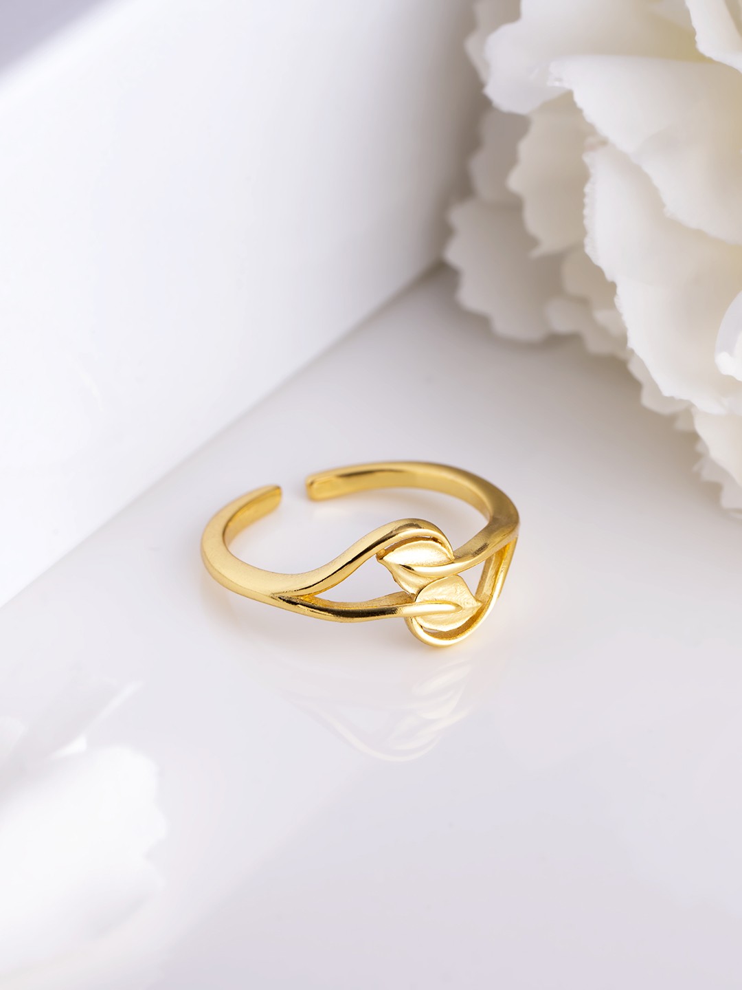 

Zavya 925 Sterling Silver Gold-Plated Adjustable Finger Ring