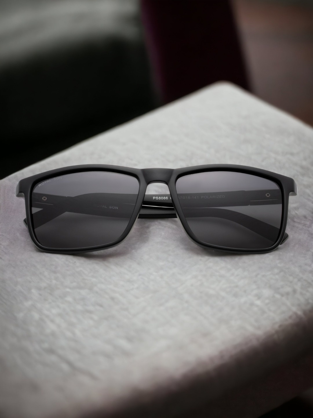 

ROYAL SON Unisex Square Sunglasses with Polarised and UV Protected Lens CHI00145-C1, Black