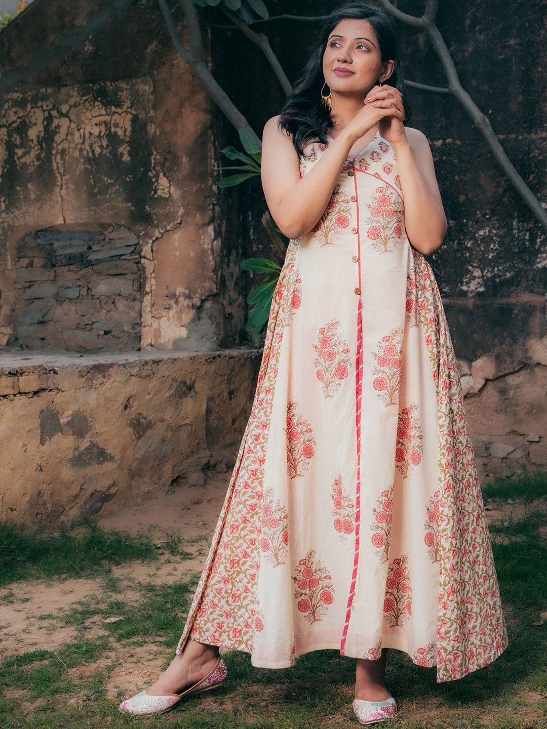 

METRO-FASHION Floral Printed Pure Cotton Kurta With Trousers, Beige