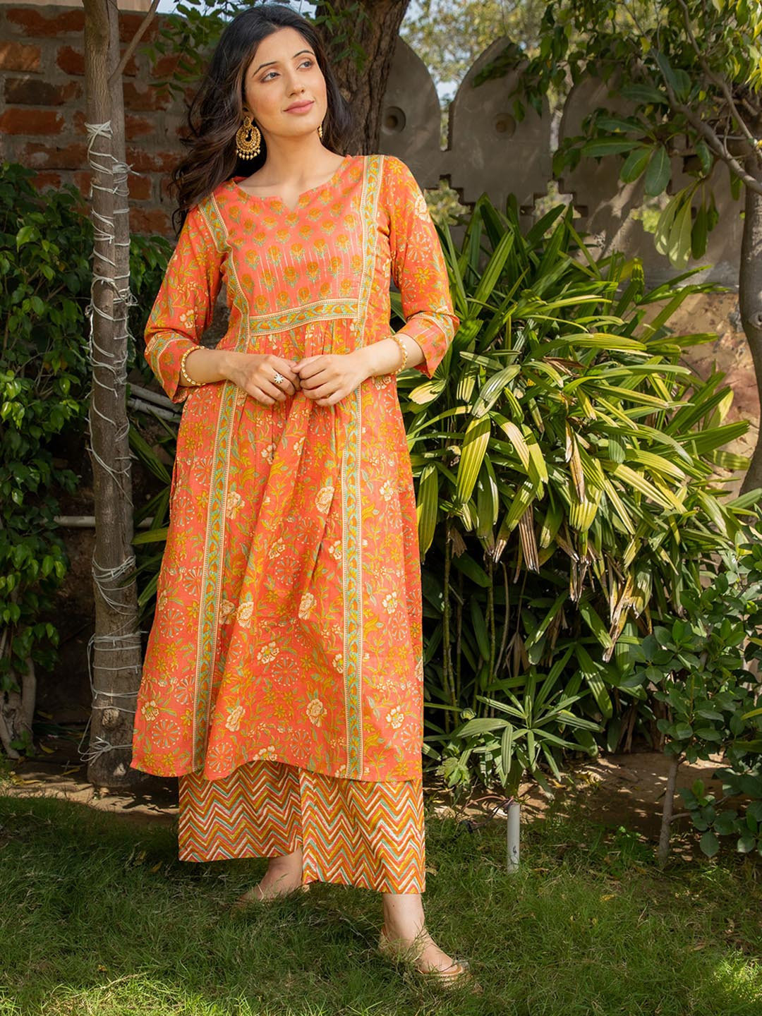 

METRO-FASHION Floral Printed Regular Pure Cotton Kurta with Palazzos, Orange