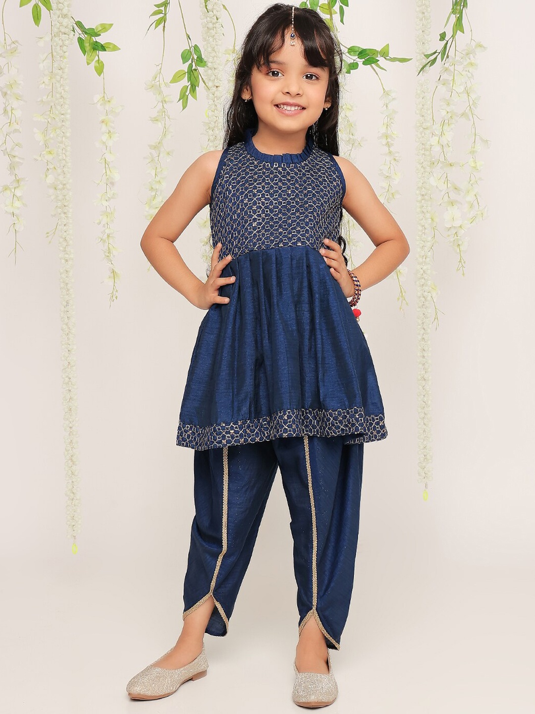 

KID1 Girls Ethnic Motifs Yoke Design Regular Sequinned Kurta With Dhoti Pants, Navy blue