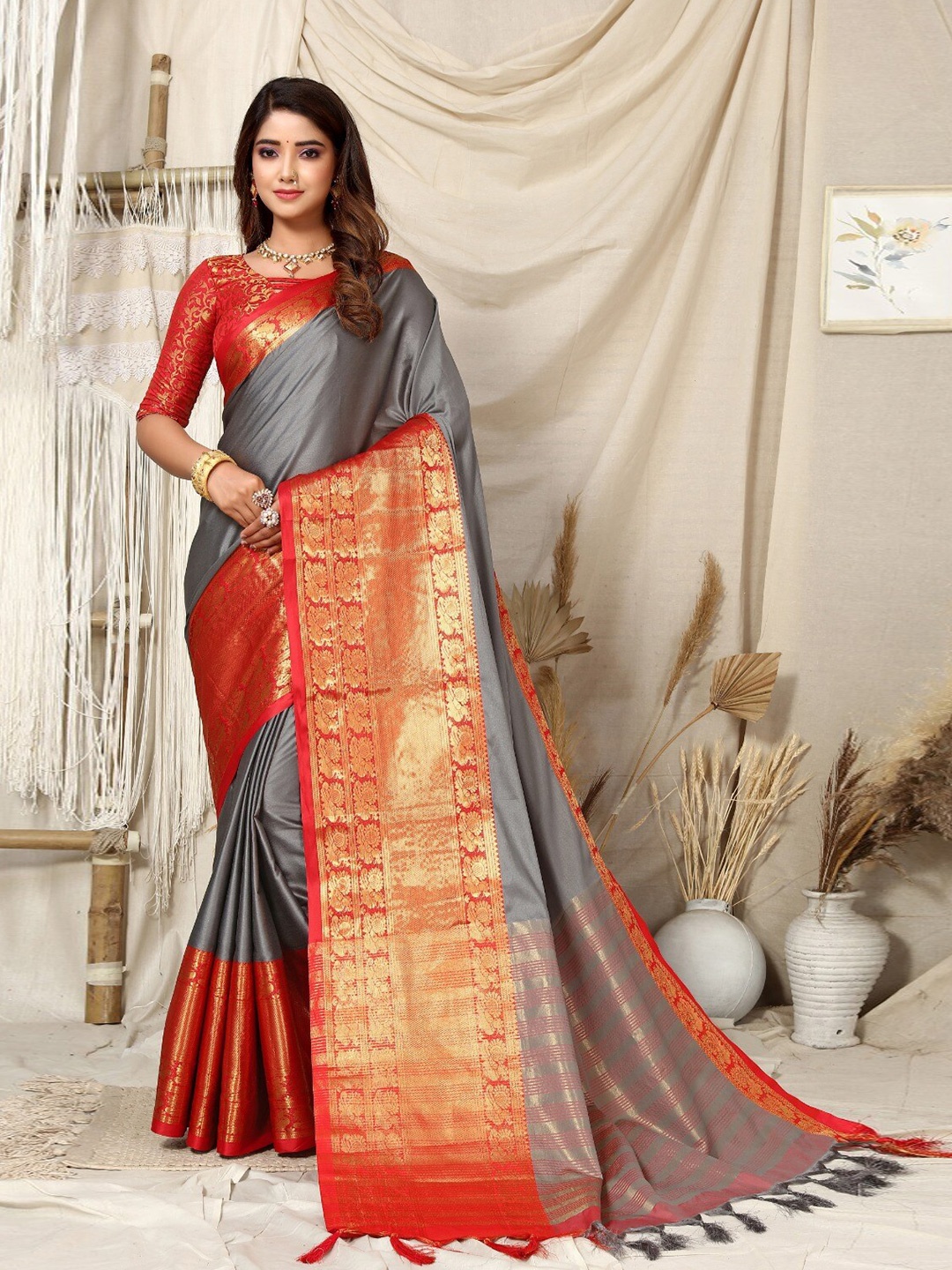 

DIVASTRI Zari Silk Cotton Kanjeevaram Saree, Grey