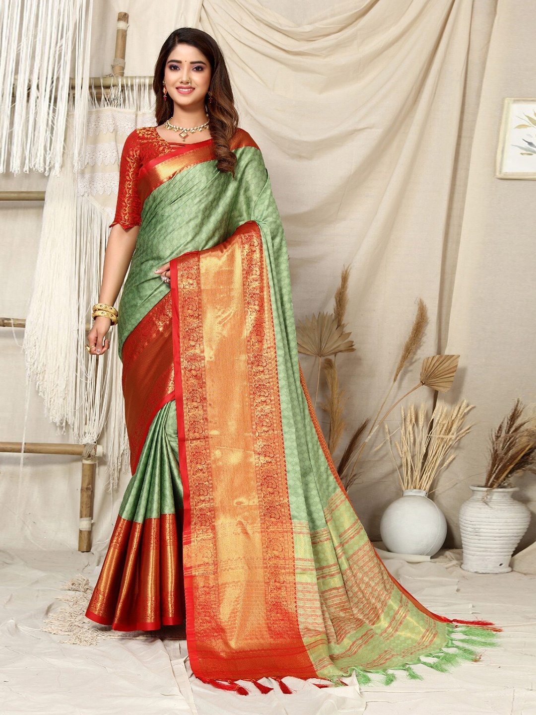 

DIVASTRI Ethnic Motifs Woven Design Zari Silk Cotton Kanjeevaram Saree, Green