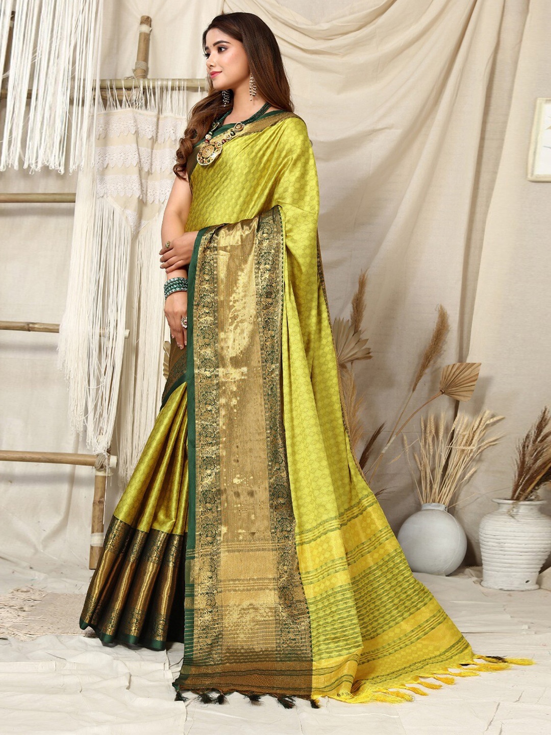 

DIVASTRI Ethnic Motifs Woven Design Zari Silk Cotton Kanjeevaram Saree, Green