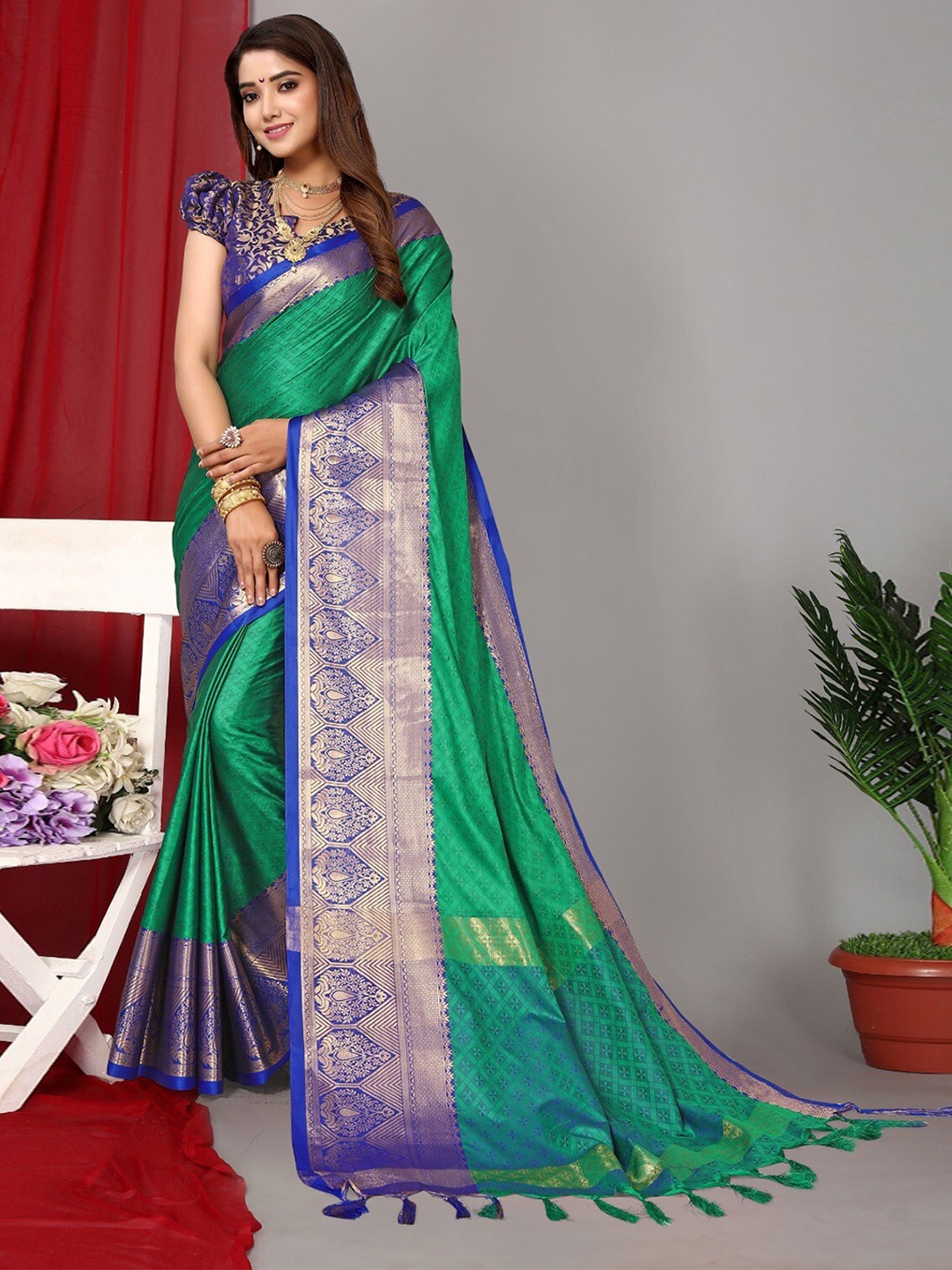 

DIVASTRI Ethnic Motifs Woven Design Zari Silk Cotton Kanjeevaram Saree, Green