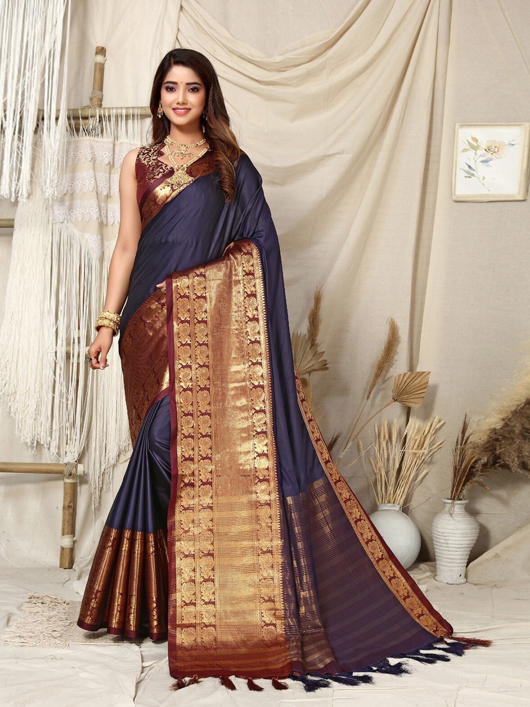 

DIVASTRI Zari Silk Cotton Kanjeevaram Saree, Navy blue