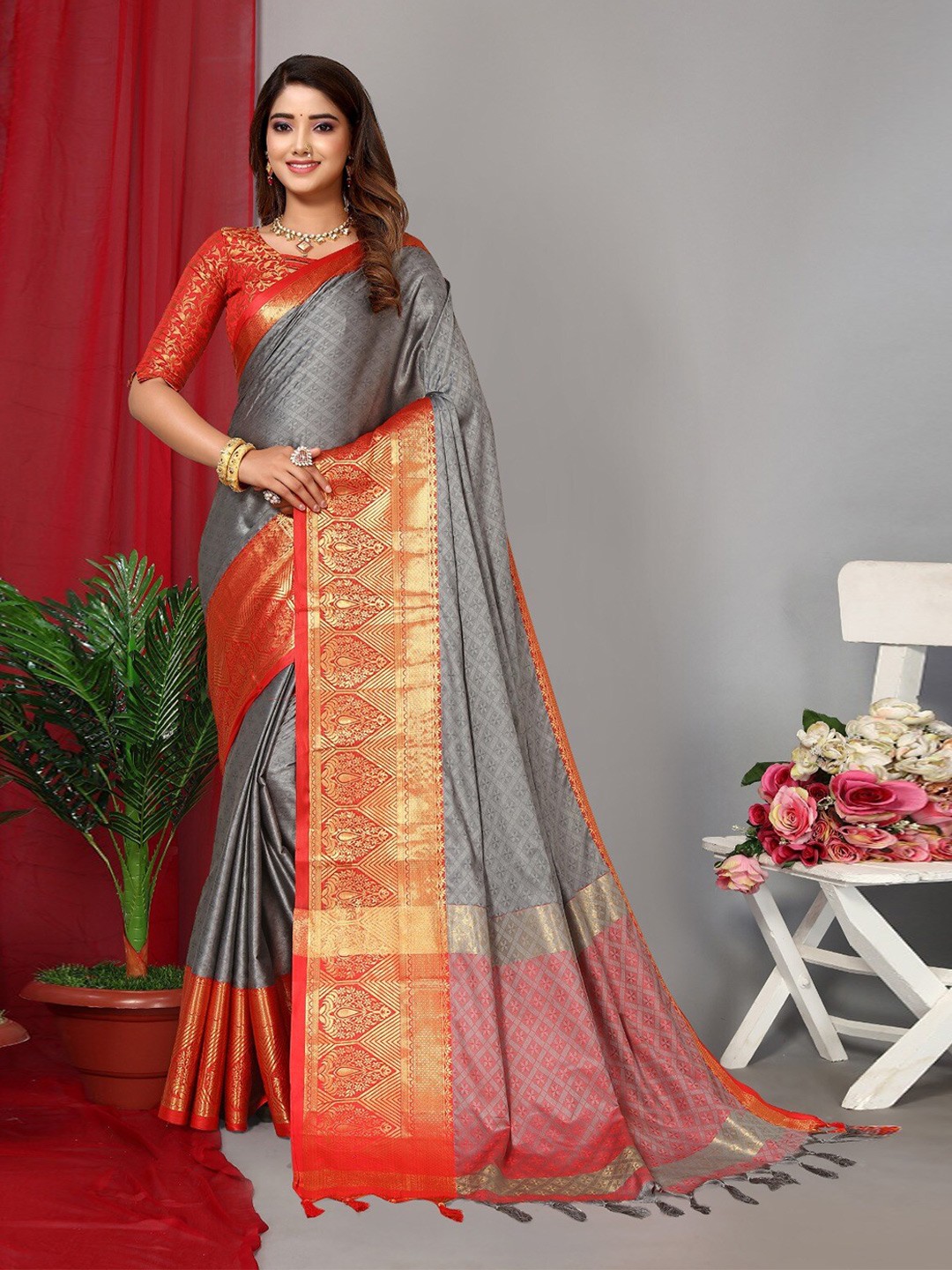 

DIVASTRI Ethnic Motifs Woven Design Zari Silk Cotton Kanjeevaram Saree, Grey