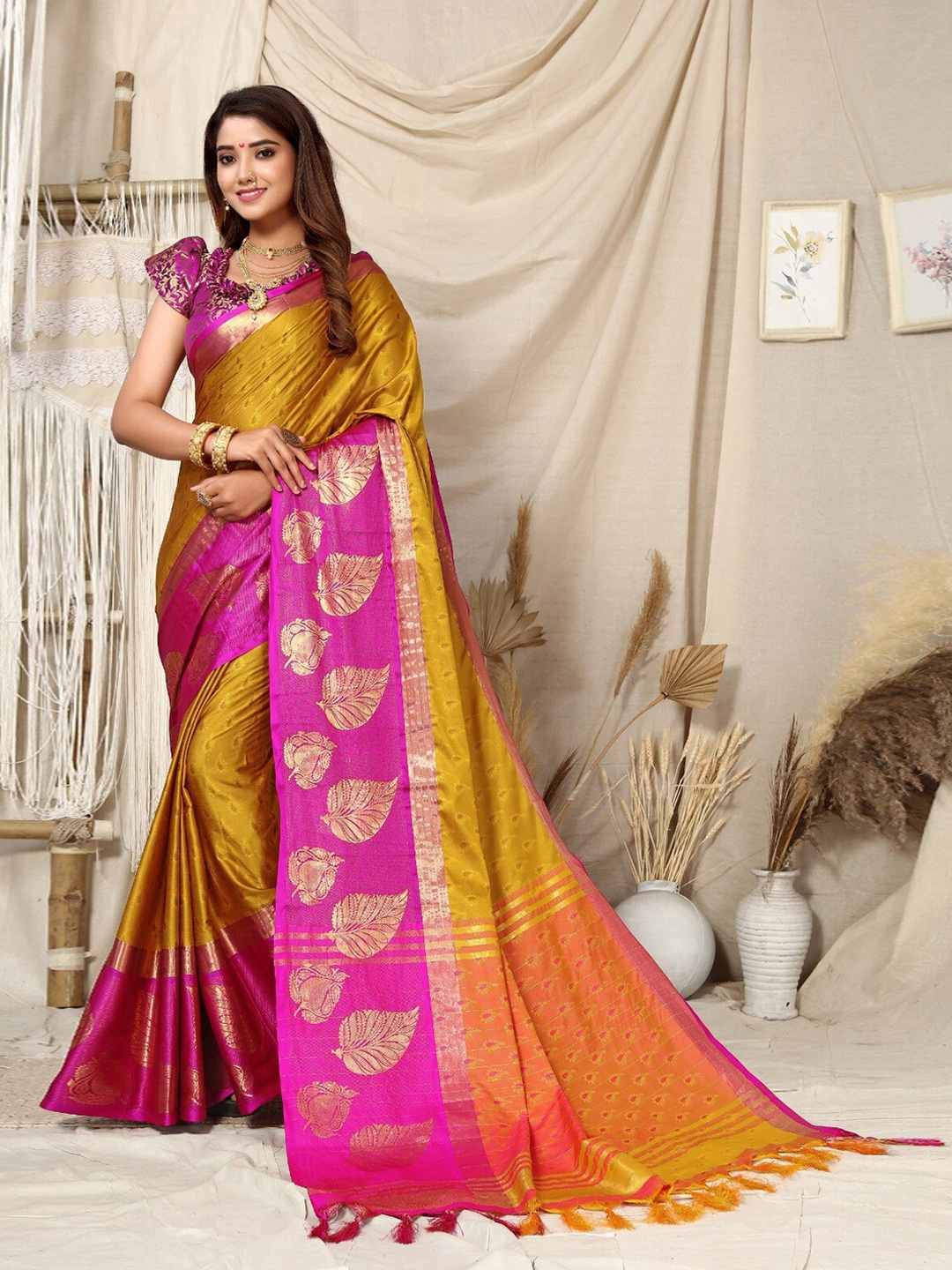 

DIVASTRI Ethnic Motifs Woven Design Zari Silk Cotton Kanjeevaram Saree, Gold