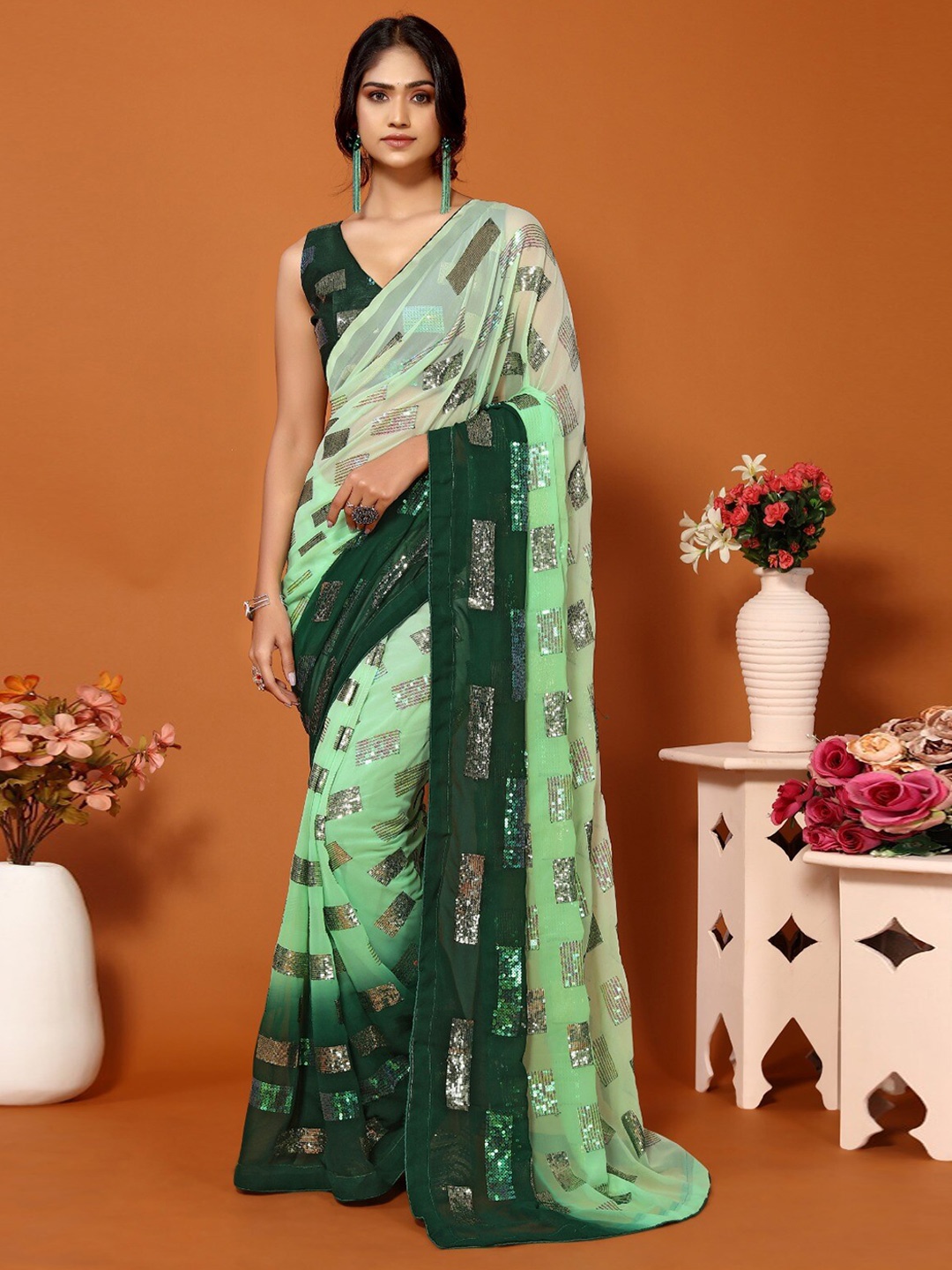 

DIVASTRI Embellished Sequined Poly Georgette Saree, Green