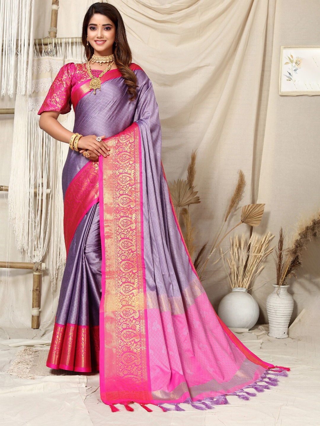 

DIVASTRI Paisley Woven Design Zari Silk Cotton Kanjeevaram Saree, Lavender