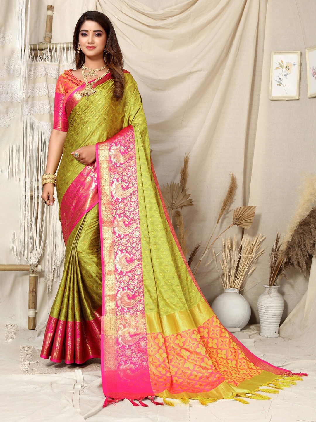 

DIVASTRI Ethnic Motifs Woven Design Zari Silk Cotton Kanjeevaram Saree, Green