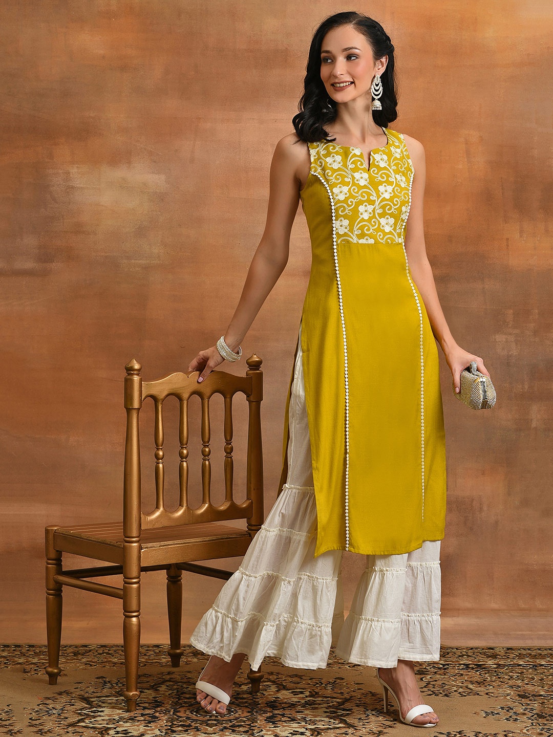 

AKS Couture Floral Embroidered Thread Work Kurta, Yellow