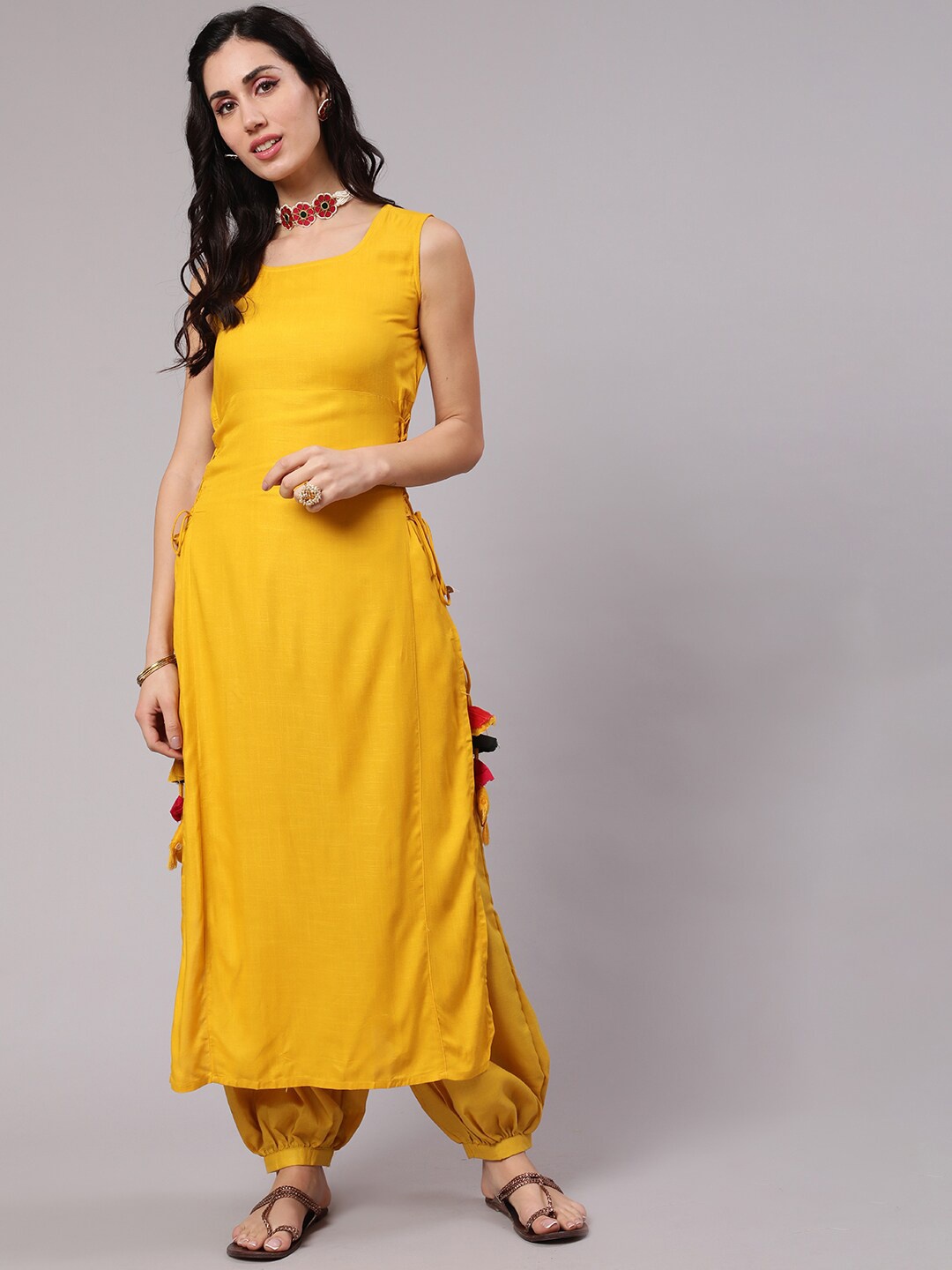 

AKS Sleeveless High-Slit Kurta, Mustard