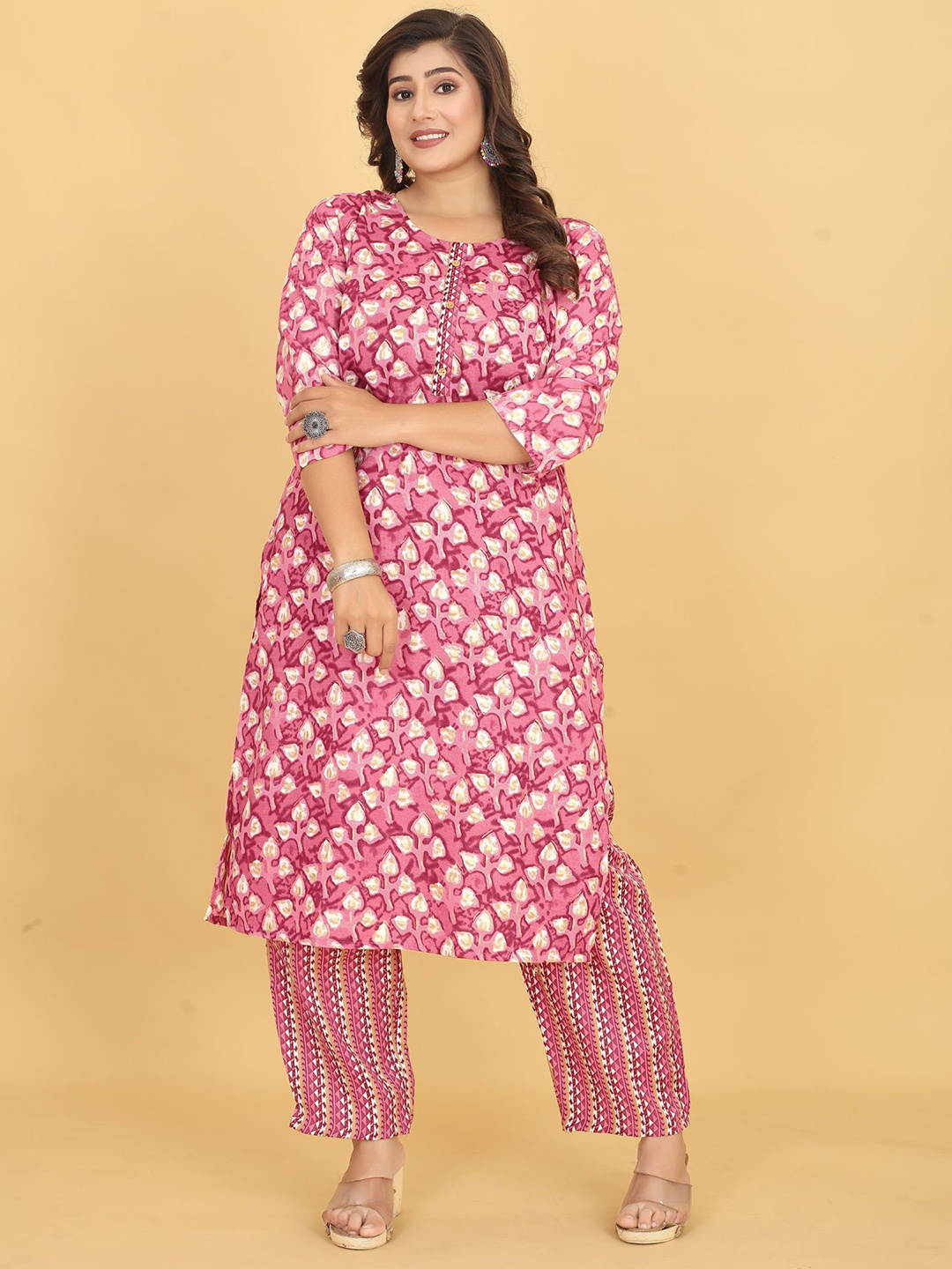 

EVERMORE Plus Size Floral Printed Straight Kurta With Trousers, Pink