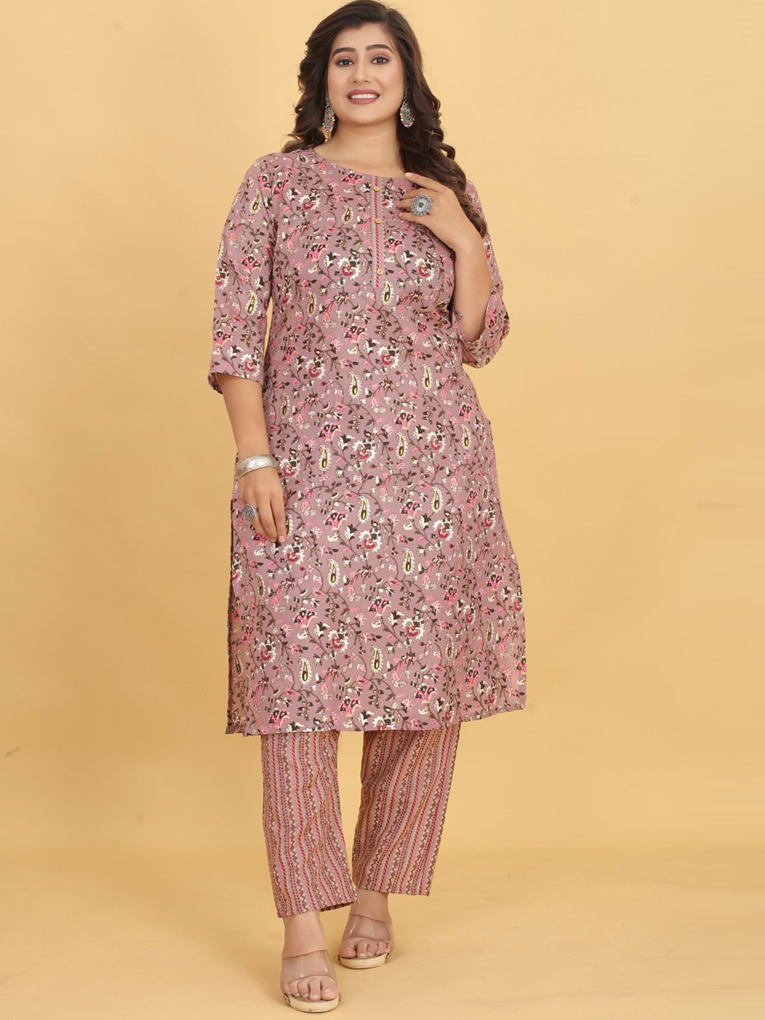 

EVERMORE Plus Size Floral Printed Straight Kurta With Trousers, Pink