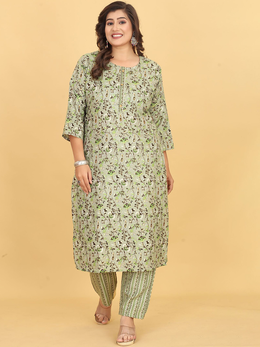 

EVERMORE Plus Size Floral Printed Straight Kurta With Trousers, Green