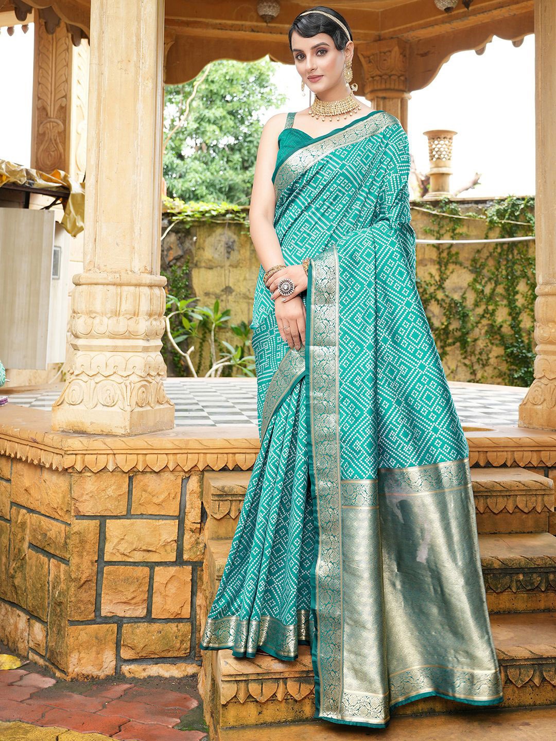 

Satrani Green Ethnic Motifs Printed Zari Detailed Saree