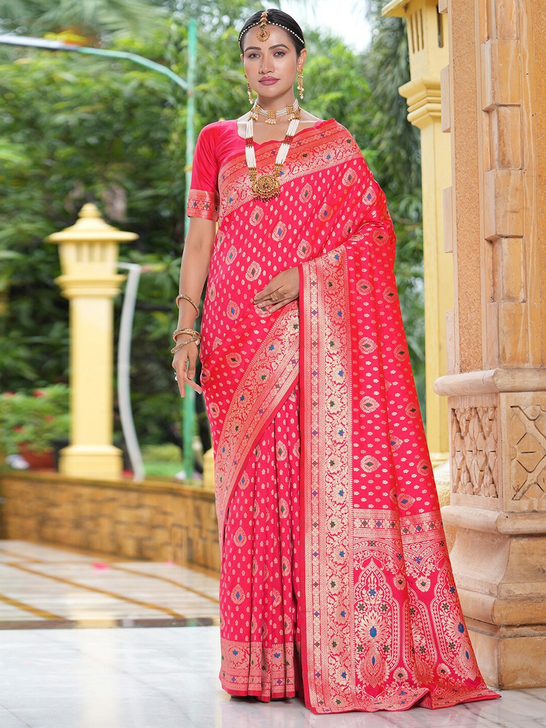 

Satrani Pink Ethnic Motifs Woven Design Zari Detailed Banarasi Saree