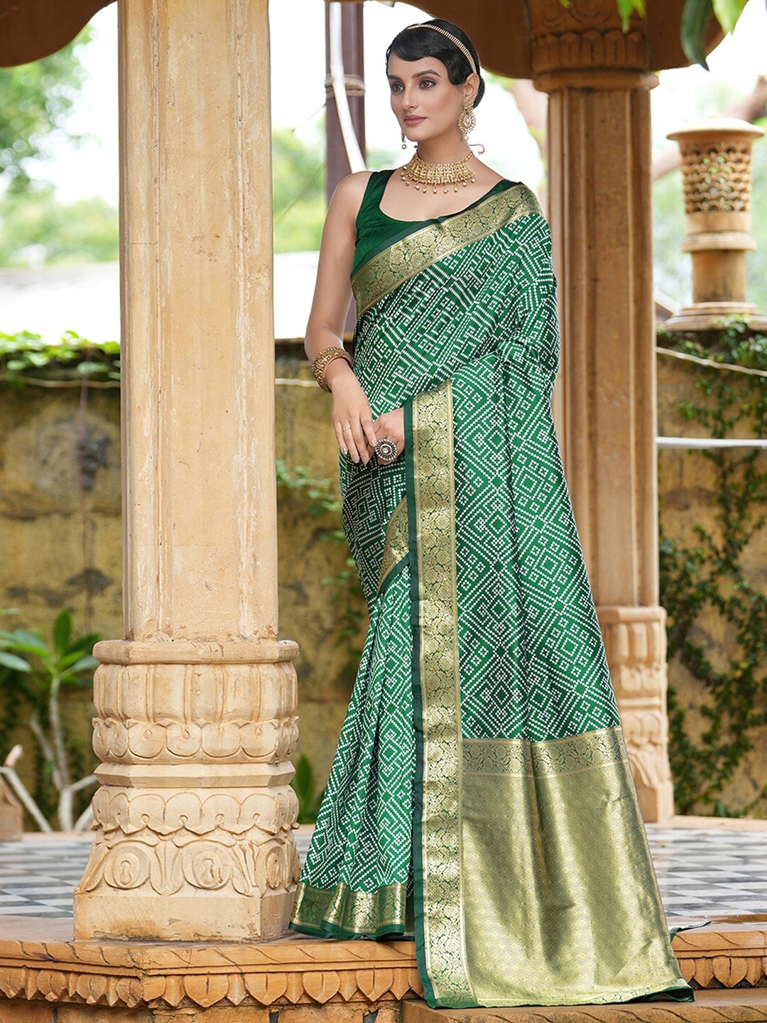 

Satrani Green Ethnic Motifs Printed Zari Detailed Saree