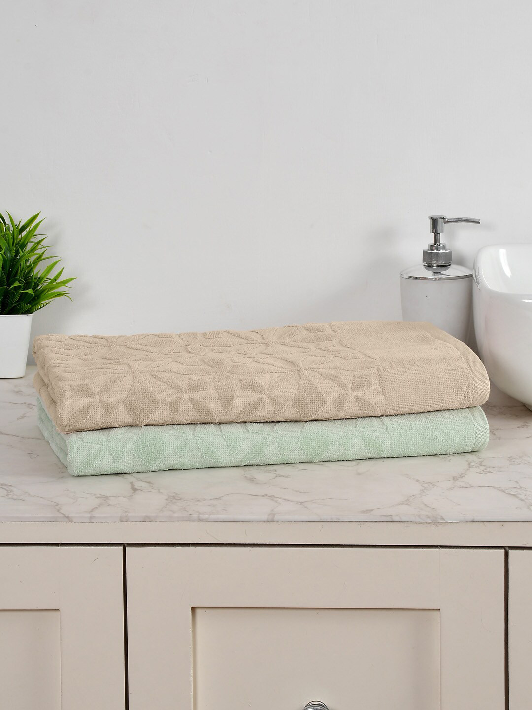

AVI Living Green & Beige 2 Pieces Geometric Pure Cotton 350 GSM Bath Towels