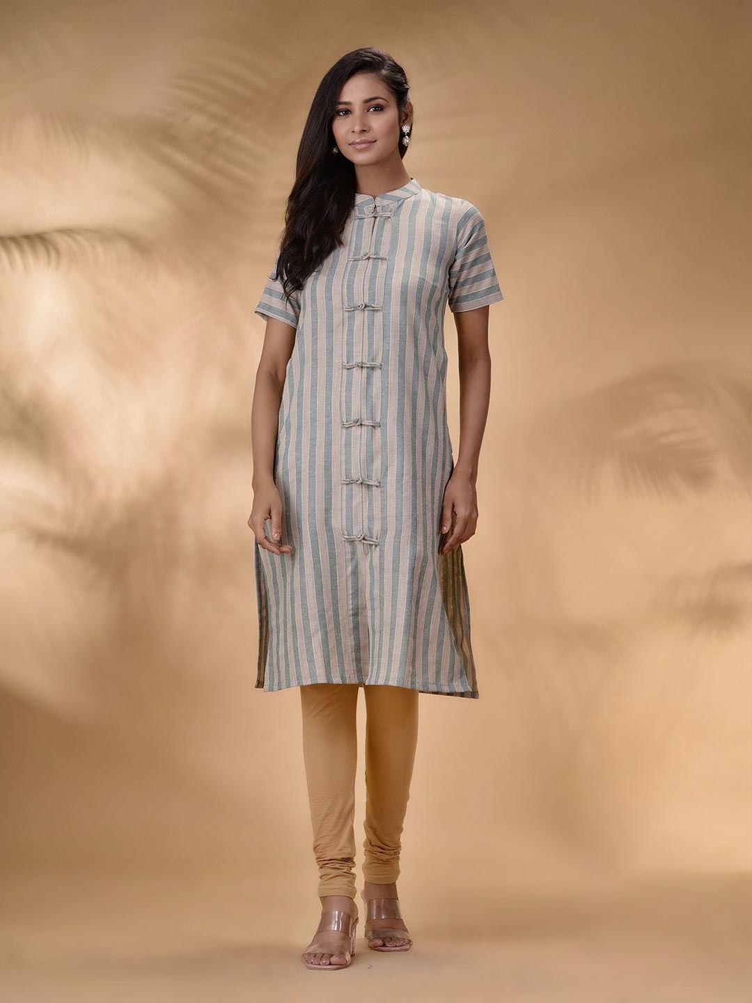 

Disli Striped Pure Cotton Short Sleeves Kurta, Grey
