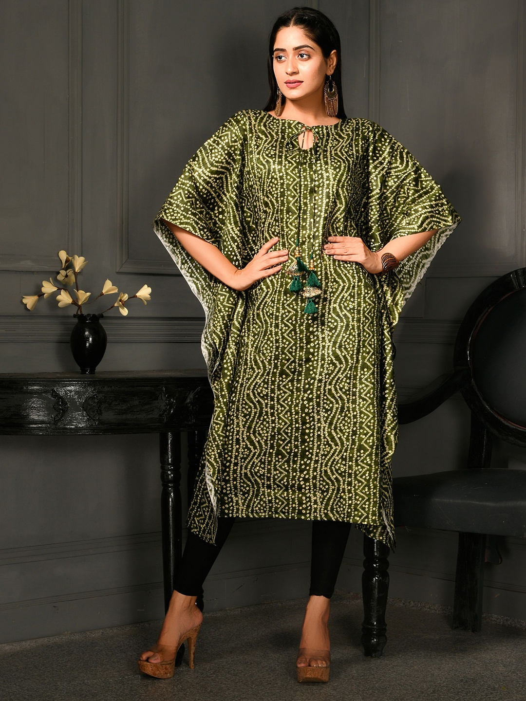 

Disli Bandhani Printed Tie-Up Neck Flared Sleeves Kaftan Kurta, Green