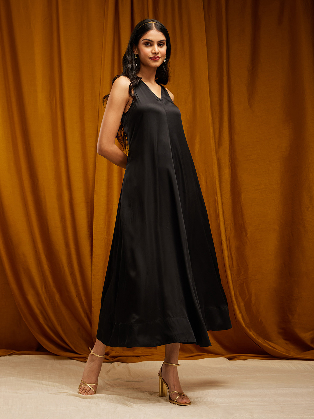 

Pink Fort V-Neck Sleeveless Satin Dress, Black