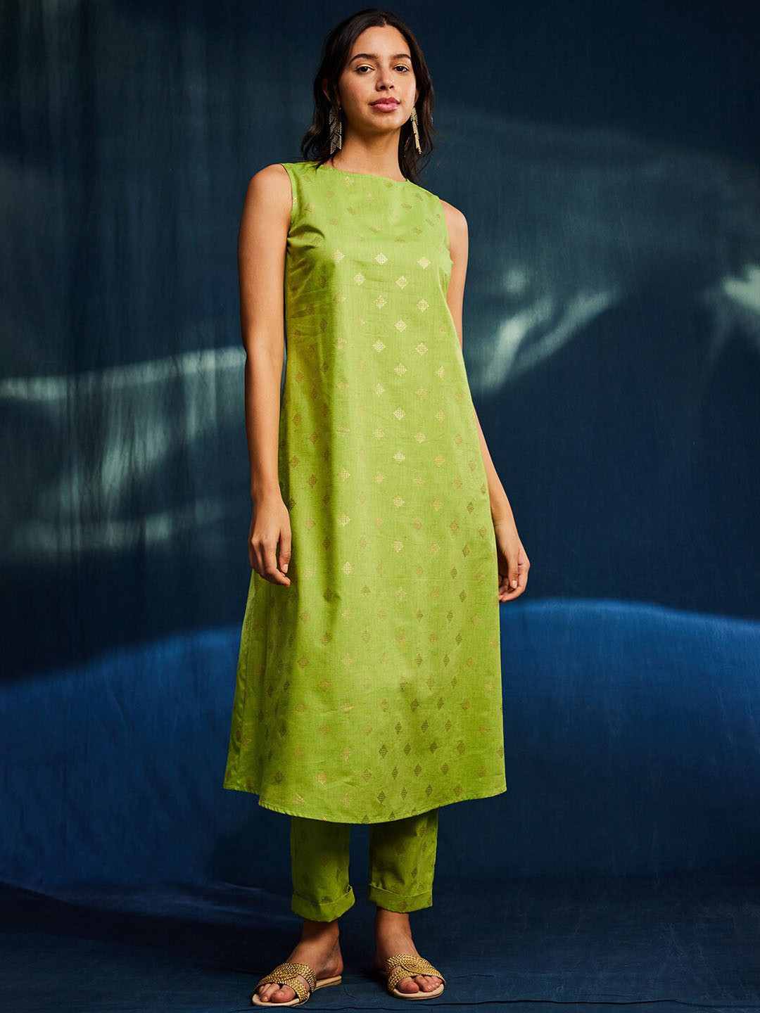 

Pink Fort Geometric Printed Round Neck A-Line Kurta With Trousers, Green
