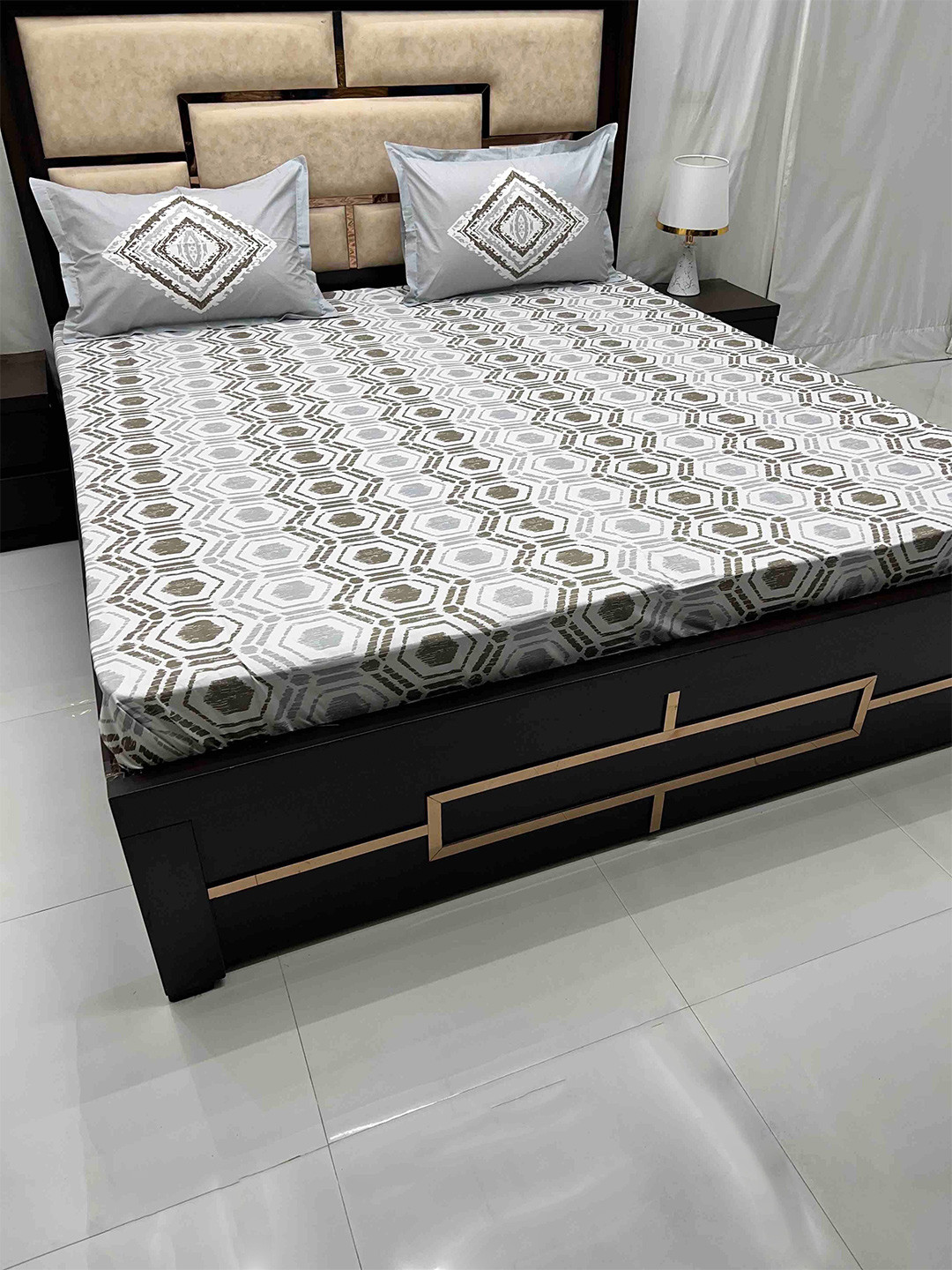 

Pure Decor Lifestyle Grey Printed Cotton 380 TC King Bedsheet with 2 Pillow Covers