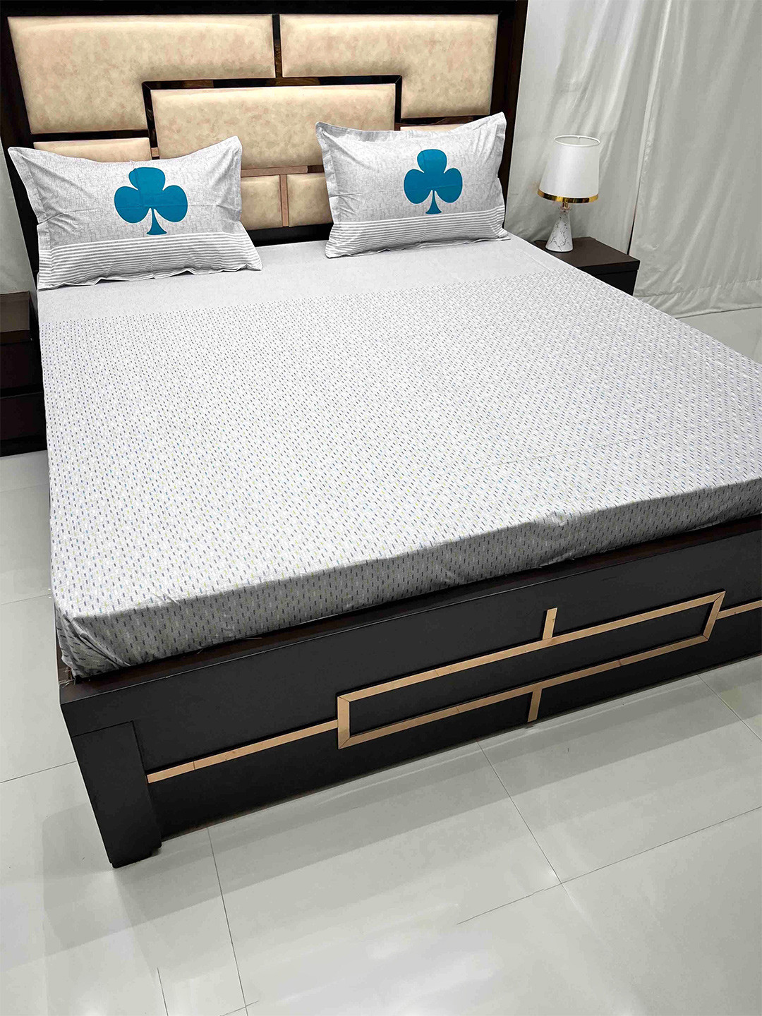 

Pure Decor Lifestyle Grey & Green Printed Cotton 380 TC King Bedsheet with 2 Pillow Covers