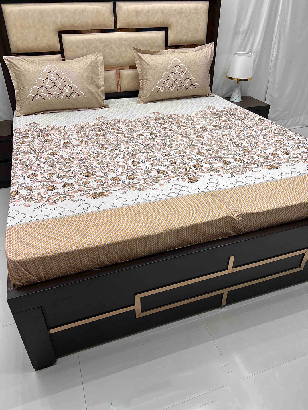 

Pure Decor Lifestyle White Printed Cotton 380 TC King Bedsheet with 2 Pillow Covers