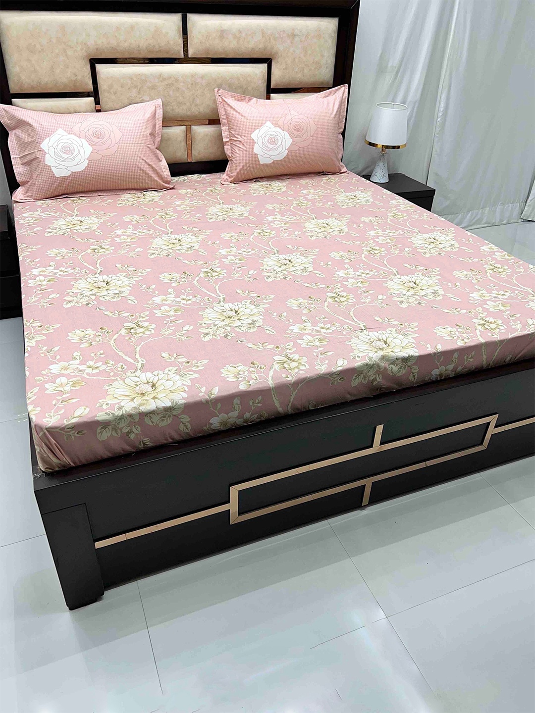 

Pure Decor Lifestyle Peach Printed Cotton 380 TC King Bedsheet with 2 Pillow Covers