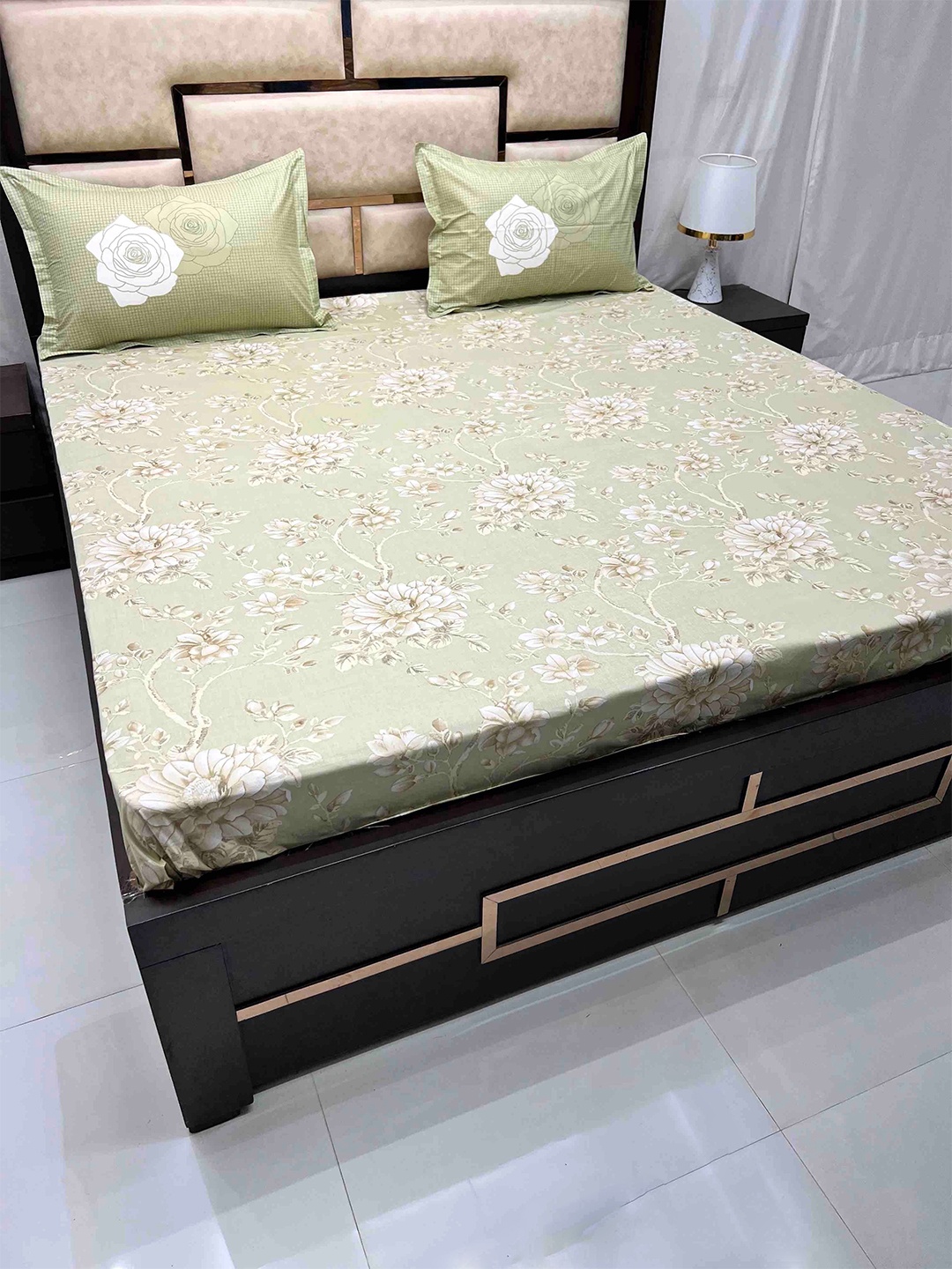 

Pure Decor Lifestyle Green Printed Cotton 380 TC King Bedsheet with 2 Pillow Covers
