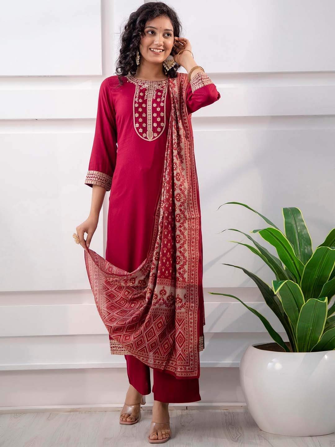 

Nehamta Ethnic Motifs Yoke Design Regular Thread Work Kurta Set With Dupatta, Maroon