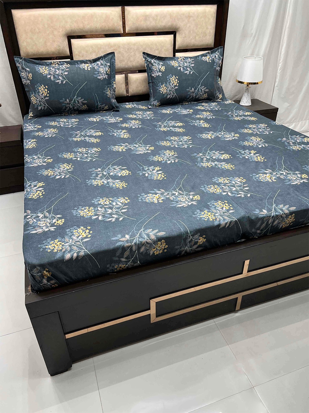 

Pure Decor Leisure Fur Blue Printed 260 TC King Bedsheet with 2 Pillow Covers