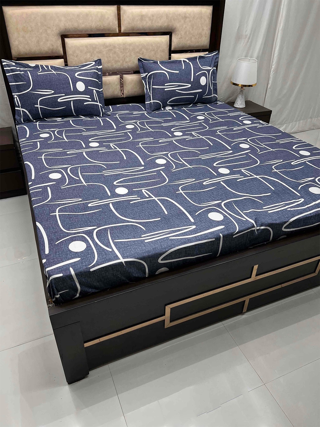 

Pure Decor Blue & White 260 TC King Bedsheet with 2 Pillow Covers