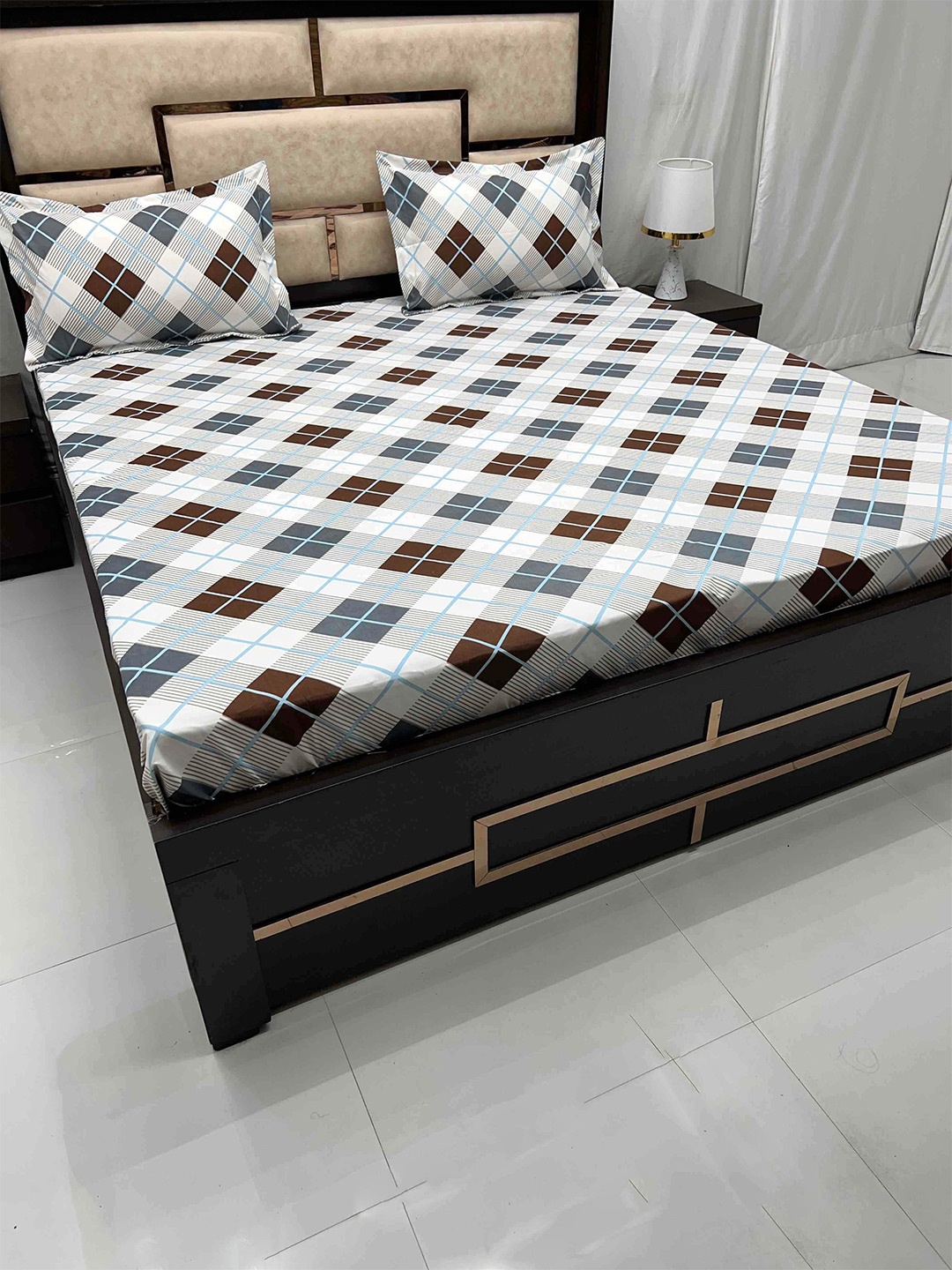 

Pure Decor White & Blue Geometric 260 TC King Bedsheet with 2 Pillow Covers