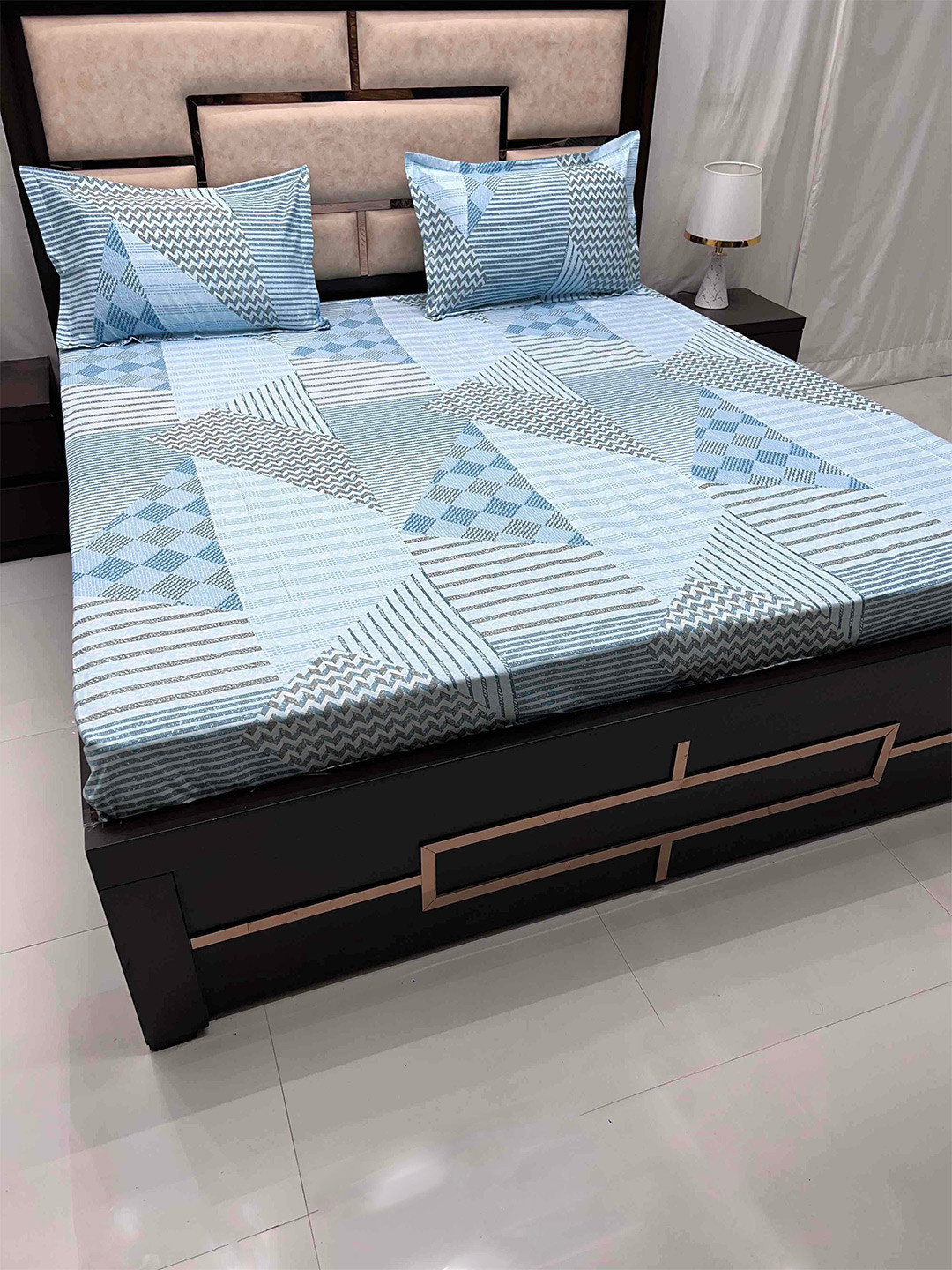

Pure Decor Blue & Grey Geometric 260 TC King Bedsheet with 2 Pillow Covers