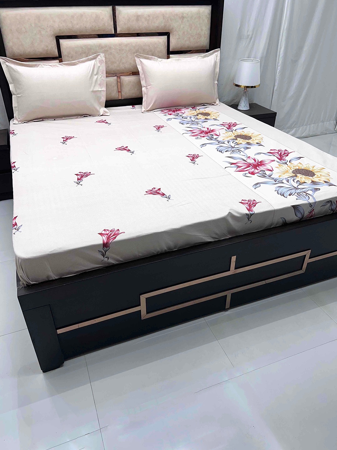 

Pure Decor Cream-Coloured & Red Floral 260 TC King Bedsheet with 2 Pillow Covers