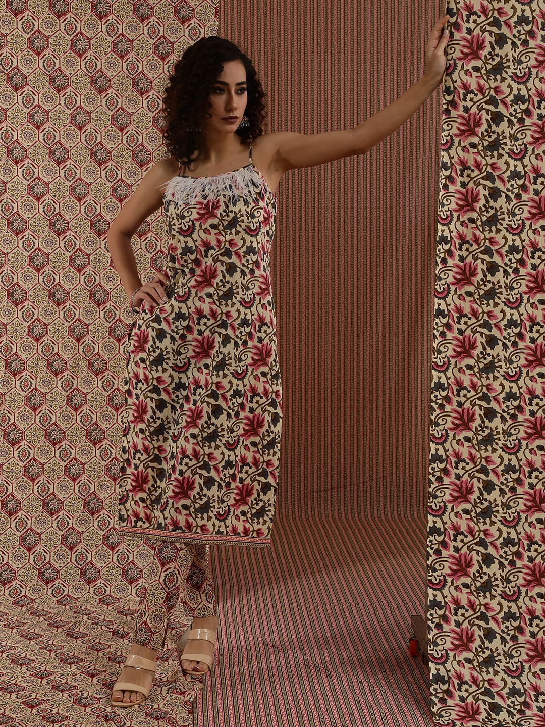 

AKS Floral Printed Shoulder Straps Pure Cotton Kurta With Trousers, Cream
