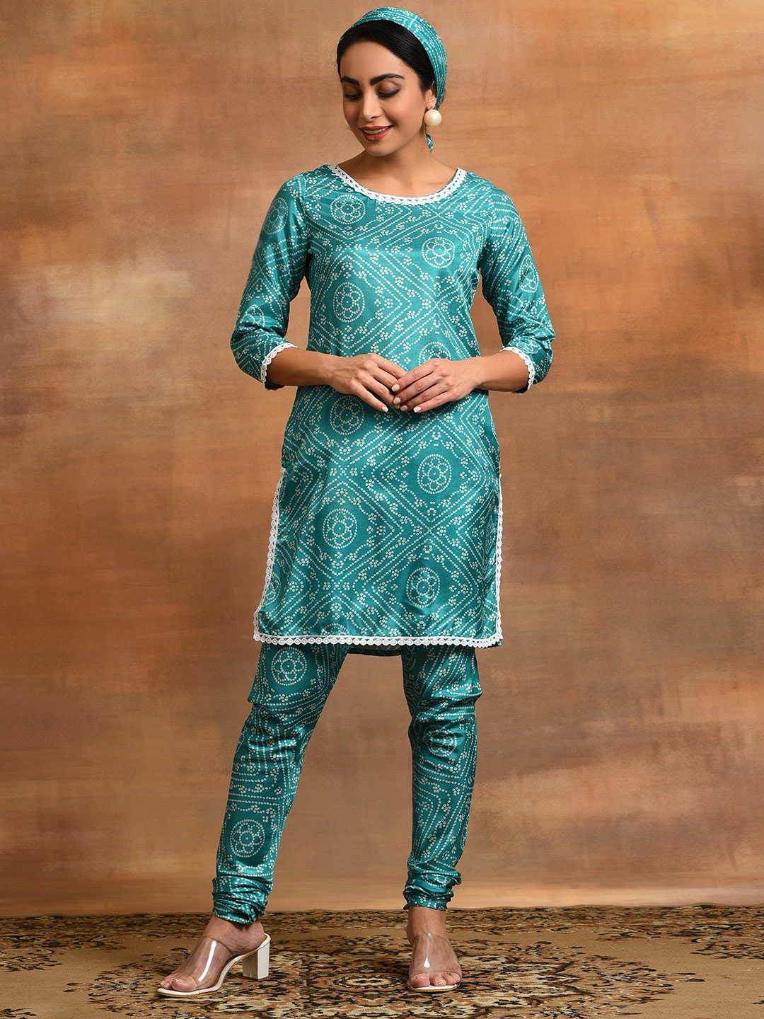 

AKS Bandhani Printed Regular Silk Blend Kurta With Churidar, Green