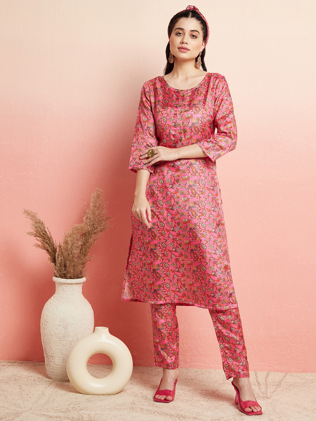 

AKS Floral Printed Round Neck Kurta With Trousers, Pink